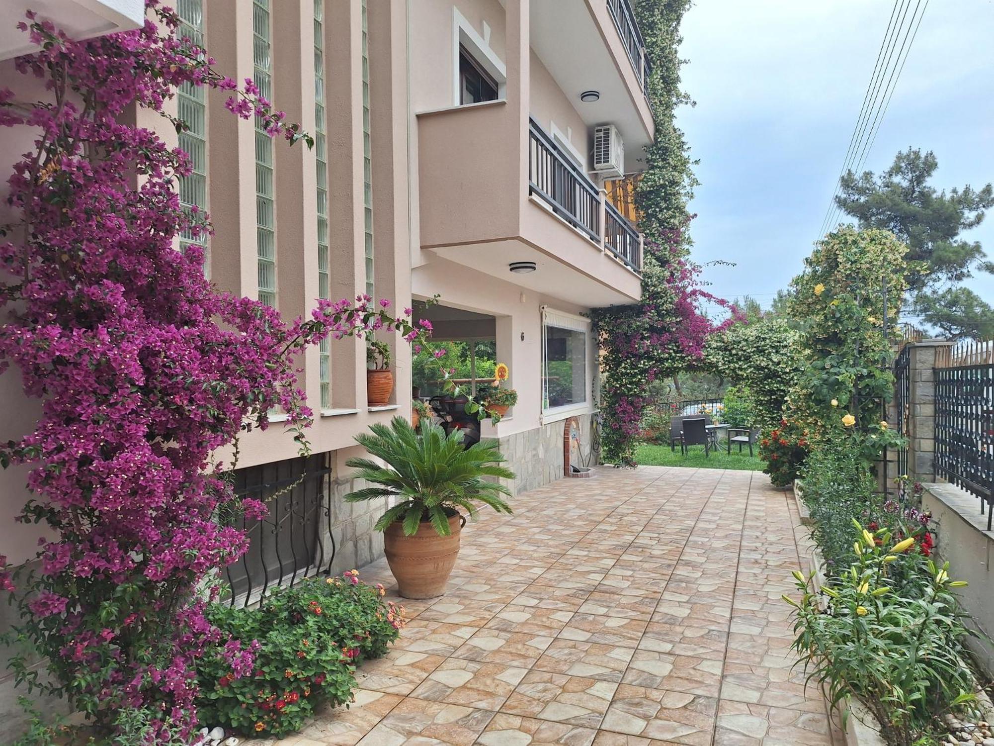 Kouros Studios Kavala Exterior foto